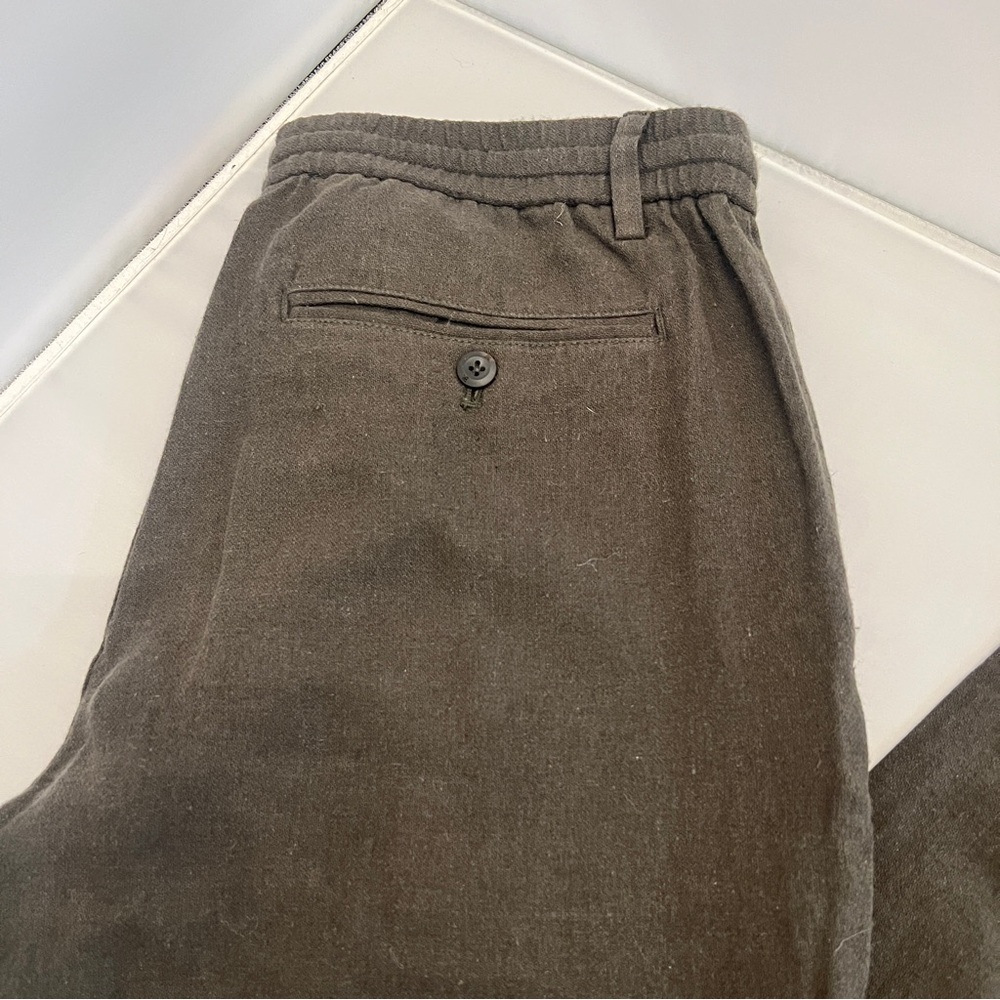 Banana Republic Men’s ATHLETIC-FIT LINEN-BLEND PANT - Picture 3 of 9